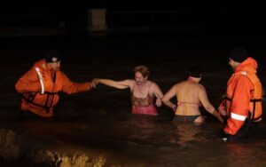 Более 2500 человек приняли участие в крещенских купаниях в Анапе