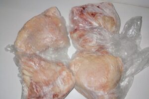 Почти 40 тонн сомнительного мяса и субпродуктов задержали на границе в Сочи