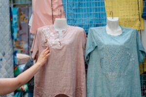 Подделки мировых брендов довели продавца вещей из Армавира до уголовного дела
