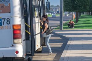 Водителя автобуса, высадившего ребенка на трассе в Туапсинском районе уволят