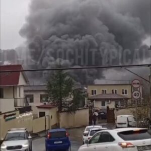 Крупный пожар произошел на складе в Сочи