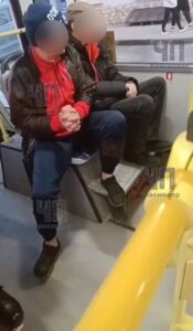 Угрозы о расправе и предложения защищать Родину: пассажир автобуса пристал к подростку в Краснодаре