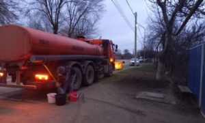Жителям Темрюкского района подвезли 240 тысяч литров воды