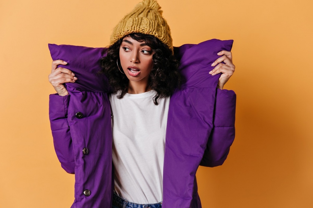 sensual-young-woman-purple-down-jacket-looking-away.jpg sensual-young-woman-purple-down-jacket-looking-away.jpg