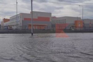 Море в Южном по колено: прокуратура разбирается с подтоплением у школы под Краснодаром