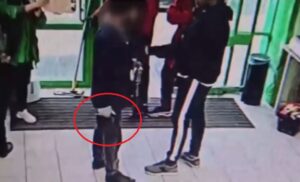 Задержаны приезжие, пойманные на краже в магазине Сочи и угрожавшие ножом