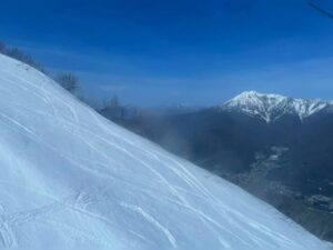 Лавина сошла на горнолыжном курорте Сочи
