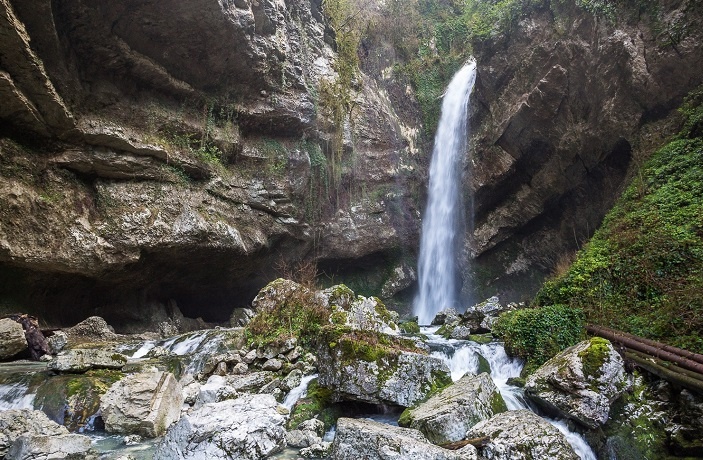 Водопад Глубокий Яр курорта Сочи 