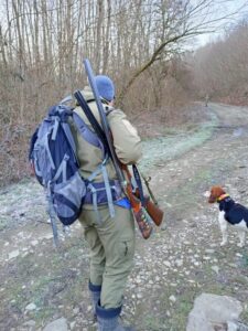 Браконьеры с ружьями и охотничьей собакой промышляли под Туапсе