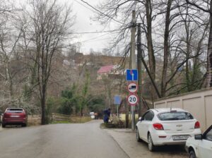 Жители сочинского села не смогут ездить по аварийному мосту через Кудепсту
