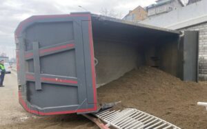 После серьезной аварии с большегрузом в Сочи скончался водитель