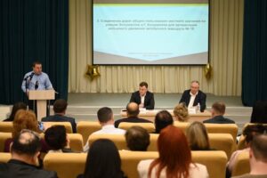 Мэр пообещал жителям Новознаменского дорогу и благоустройство улиц