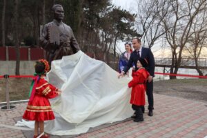 Памятник ученому и политику Федору Щербине открыли под Геленджиком
