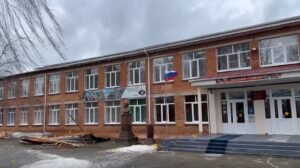 Сильный ветер остановил учебный процесс и оставил без воды дома в Лабинском районе