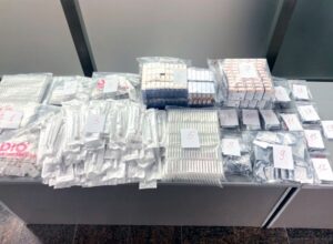 Хватило бы на несколько кабинетов: контрабандные стоматологические инструменты изъяли в Сочи