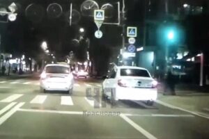 Полиция выясняет, кто размахивал пистолетом из машины в центре Краснодара