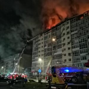 Пострадавшего в полыхающей многоэтажке Анапы доставили в больницу