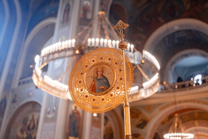 _GEN7987.jpg Икона в православном храме