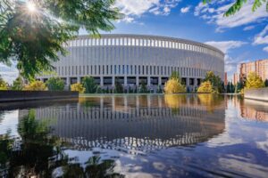 Девочки-подростки открыли купальный сезон в парке «Краснодар»