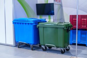 Крупную партию контейнеров для мусора привезли в Сочи
