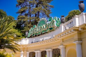 Прокуратура начала проверку после сообщений о гибели страуса в парке Сочи
