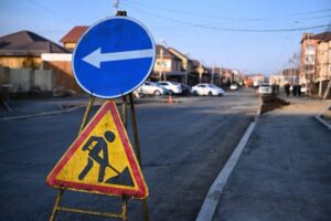 «Долгожданная дорога»: в поселке Российском благоустраивают улицу