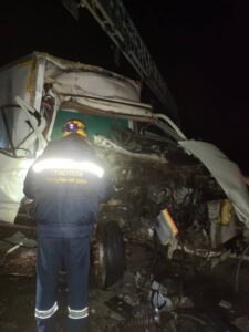 Пассажир скончался после аварии с двумя грузовиками на кубанской трассе