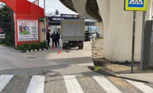 Грузовик сбил насмерть пенсионерку в Сочи