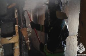 Огонь уничтожил мансарду трехэтажного гостевого дома в пригороде Анапы
