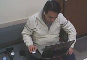 Голодовка в прямом эфире: владелец медклиники в Геленджике устроил акцию протеста