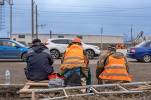 ФСБ и полиция обнаружили 15 нелегалов на стройплощадке в Сочи