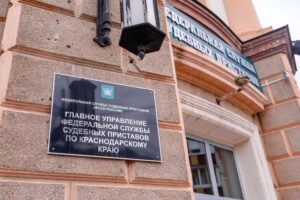 Должник по алиментам сыграл в прятки с приставами в ТРЦ Краснодара