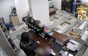 Рецидивист с ножом ограбил продуктовый в Краснодаре