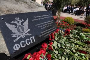 Монумент судебным приставам, расстрелянным при исполнении, открыли в Сочи