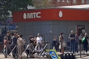 На прохожую в Краснодаре рухнул светофор