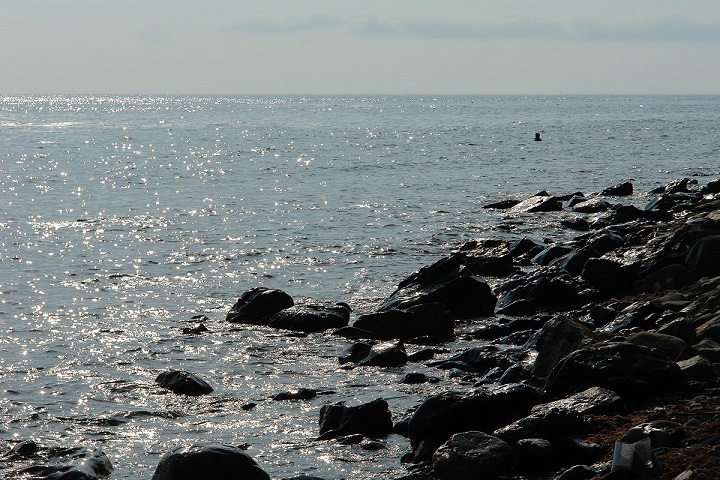 DSC07766.jpg Море отражает солнечные блики в разгар дня