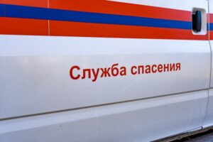 Крупный турист упал в 12-метровое ущелье у водопада на Кубани
