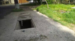 Двухметровые ямы у детской площадки: жители Краснодара жалуются на опасный пустырь после сноса гаражей