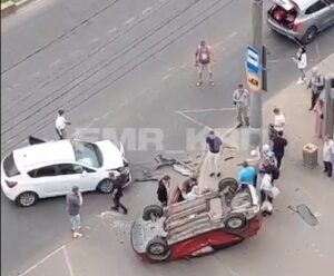 Две автоледи не поделили дорогу в Краснодаре и угодили в больницу