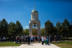 Пасхальный перезвон: в Усть-Лабинском районе открыли уникальную звонницу с 12 колоколами