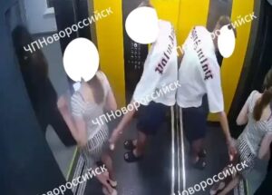 Адвокаты мужчины, который шлепнул девочку в лифте Новороссийска, оправдывают домогательства