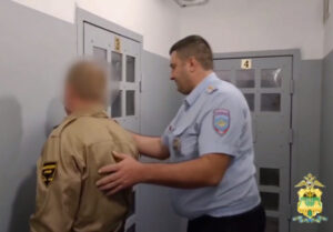 Работника пляжа и охранников задержали за драку с отдыхающим в Сочи