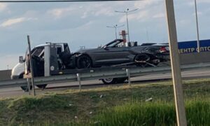 «Я ток руку счесал чуть»: рэпер разбил арендованный Mustang во время съемок клипа в Краснодаре