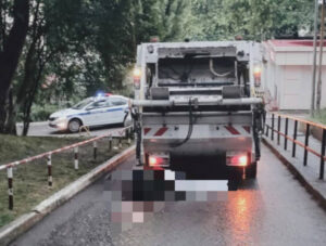 Мусоровоз насмерть сбил пешехода в центре Сочи