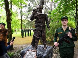 Памятник погибшим в СВО бойцам открыли в Сочи