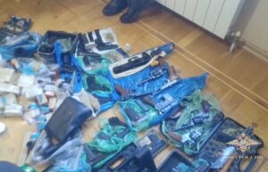 Склад оружия и боеприпасов нашли дома у пенсионера из Усть-Лабинска
