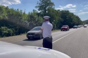 Пробка на полтора километра из-за ДТП растянулась под Туапсе в сторону Краснодара
