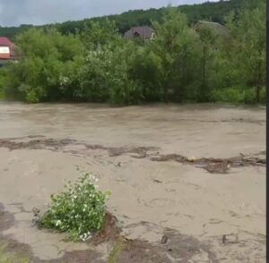 Сирены включили из-за резкого подъема воды в горной реке на Кубани