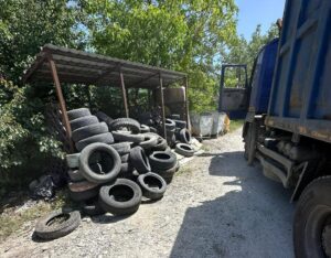Коммунальщики Анапы собрали 27 тонн шин со всей территории курорта