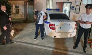В Анапе турист напал на прохожую и полицейского